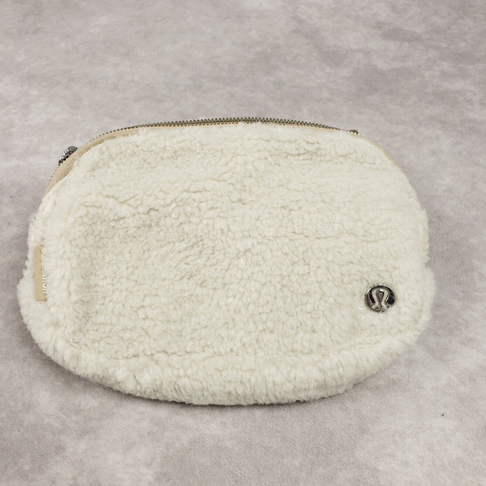 New Lululemon Everywhere Sherpa Fleece Belt Bag 1 L Natural Ivory/Trench